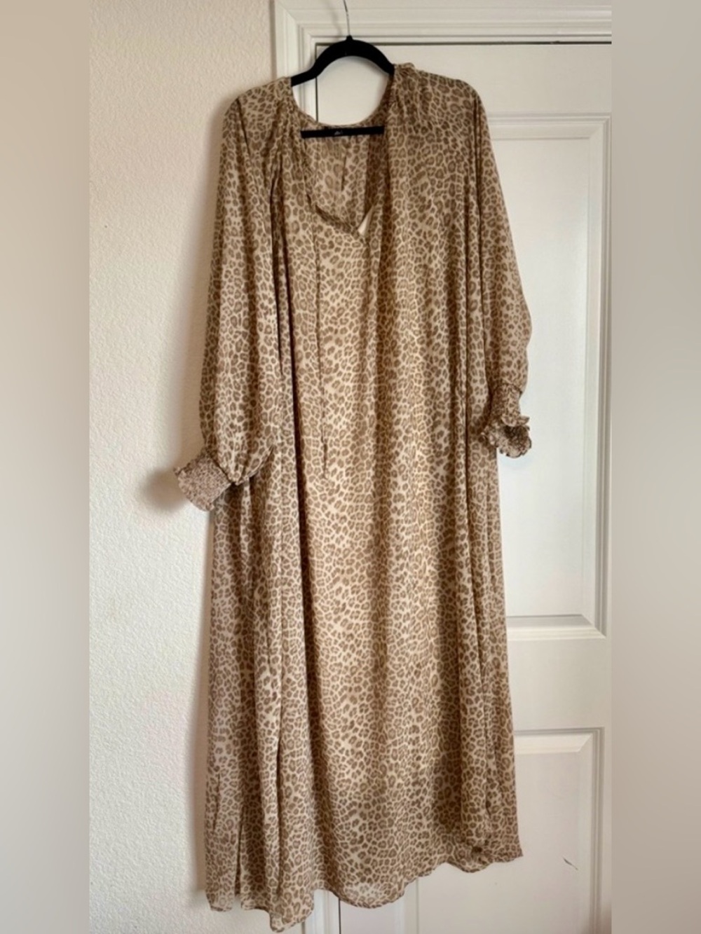 Torrid Chiffon Animal Print Maxi Dress     SIZE 2X   **NWT**